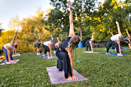 Yoga dans le parc (intermédiaire/avancé)