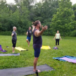 Yoga dans le parc (multi-niveaux) 9 juillet 2024